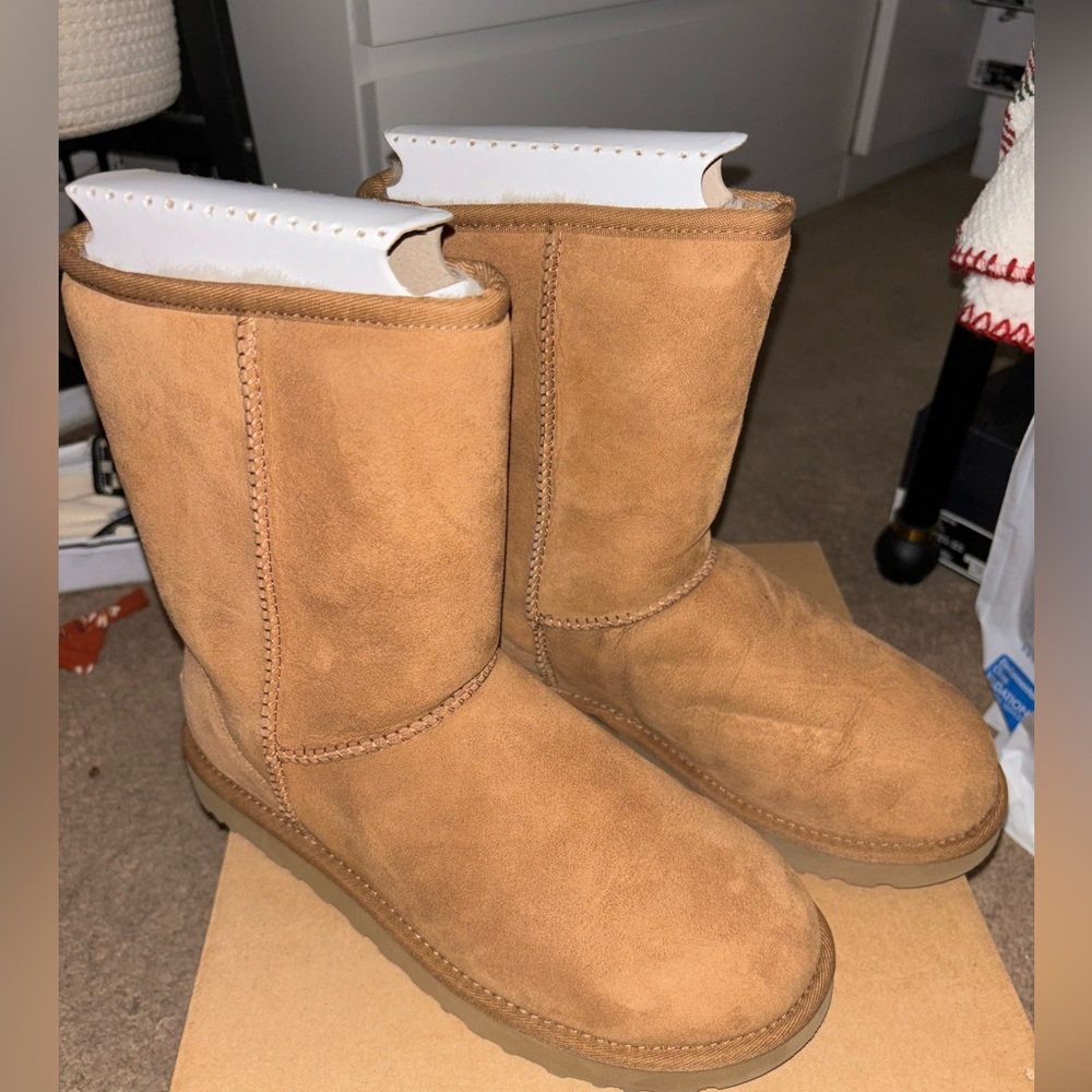 Women’s Ugg boots size 8